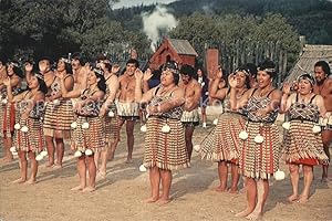 Bild des Verkufers fr Postkarte Carte Postale Whakarewarewa Maori Action Song zum Verkauf von Versandhandel Boeger