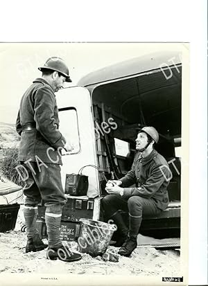 Image du vendeur pour WEEKEND AT DUNKIRK-1965-8X10 PROMO STILL-JEAN PAUL BELMONDO-WAR-BASED ON VF/NM mis en vente par DTA Collectibles