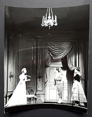 Seller image for Elisabeth Schwarzkopf, Irmgard Seefried, Erich Kunz - orig. s/w Vintage, 17x21 cm, wahrscheinlich Salzburger Festspiele 1953, Szene in der Oper Mozart: Figaro Hochzeit, Foto: Heinz Kster / Silbergelatinabzug for sale by Verlag IL Kunst, Literatur & Antiquariat