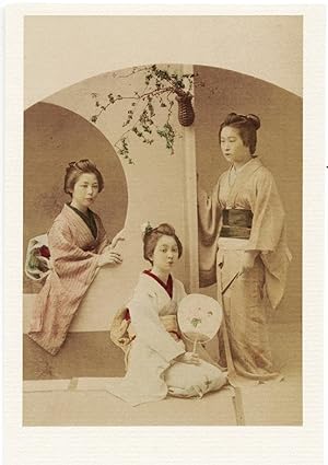 Giappone. Japan Geisha with two maiko hand-colored albumen photo Ogawa Kazumasa1890c S1234