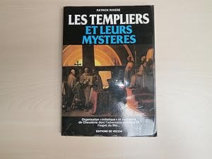 Seller image for LES TEMPLIERS ET LEURS MYSTERES for sale by Le temps retrouv