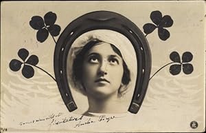 Ansichtskarte / Postkarte Frauenportrait in einem Hufeisen, Kleeblätter
