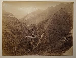 Vista a un viaducto del Gran Ferrocarril de Venezuela en la Cordillera de la Costa. Ansicht einer...