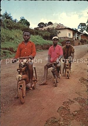 Bild des Verkufers fr Postkarte Carte Postale Typen Afrika Boys riding self made wooden cycles Nso Bui Division zum Verkauf von Versandhandel Boeger