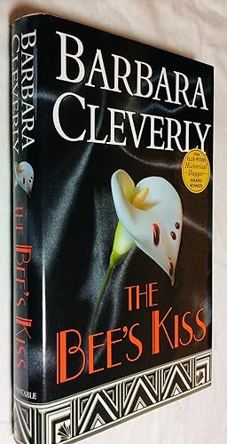 Image du vendeur pour Bee's Kiss, The mis en vente par Hadwebutknown