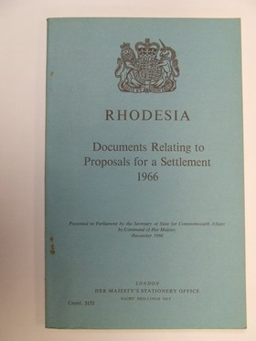 Imagen del vendedor de Rhodesia : documents relating to proposals for a settlement, 1966 / presented to Parliament by the Secretary of State for Commonwealth Affairs by command of Her Majesty, December 1966 a la venta por Kennys Bookshop and Art Galleries Ltd.