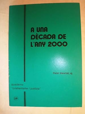 Seller image for A una decada de l'any 2000 for sale by Librera Antonio Azorn