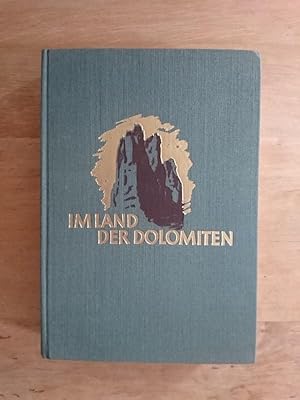 Imagen del vendedor de Im Land der Dolomiten a la venta por Antiquariat Birgit Gerl