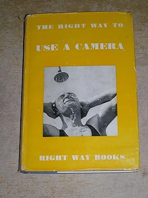 Imagen del vendedor de The Right Way To Use A Camera a la venta por Neo Books