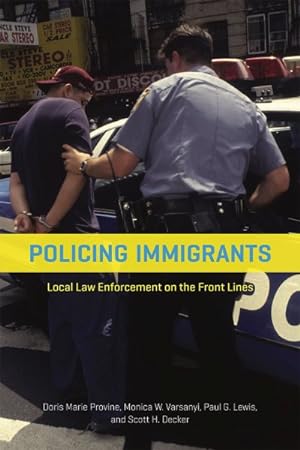 Imagen del vendedor de Policing Immigrants : Local Law Enforcement on the Front Lines a la venta por GreatBookPrices