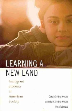 Imagen del vendedor de Learning a New Land : Immigrant Students in American Society a la venta por GreatBookPrices