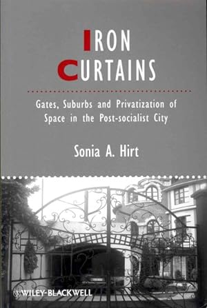 Immagine del venditore per Iron Curtains : Gates, Suburbs and Privatization of Space in the Post-Socialist City venduto da GreatBookPrices