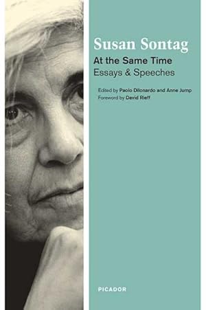 Imagen del vendedor de At the Same Time : Essays and Speeches a la venta por GreatBookPrices