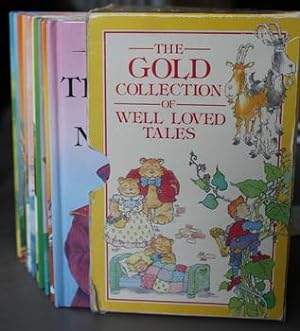 Image du vendeur pour THE GOLD COLLECTION OF WELL LOVED TALES paperback Box set, with 10 Hardcover books included. (LADYBIRD WELL LOVED TALES = The Emperor and the Nightingale; Snow White and the Seven Dwarfs; Pinocchio; Hansel And Gretel;Little Red Riding Hood; More mis en vente par Comic World