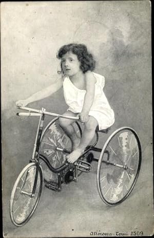 Ansichtskarte / Postkarte Kind auf einem Dreirad
