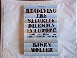 Imagen del vendedor de RESOLVING THE SECURITY DILEMMA: The German Debate on Non-offensive Defence a la venta por Carmarthenshire Rare Books