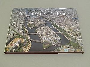 Imagen del vendedor de AU - DESSUS DE PARIS Un album de vues a[riennes in[dites de Paris a la venta por Amarcord libri