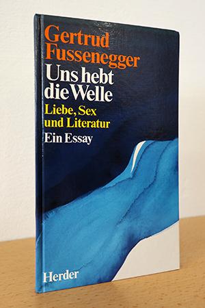 Seller image for Uns hebt die Welle. Liebe, Sex und Literatur (Ein Essay) for sale by AMSELBEIN - Antiquariat und Neubuch