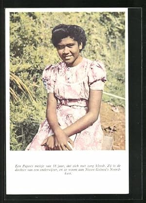 Postcard Suriname, een Papoes meisje van 18 jaar, dat zich met zorg kleedt