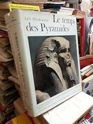 Seller image for Le temps des Pyramides Les pharaons L'univers des formes 1978 for sale by JLG_livres anciens et modernes