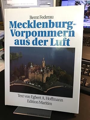 Bild des Verkufers fr Mecklenburg-Vorpommern aus der Luft. Text von Egbert A. Hoffmann zum Verkauf von Antiquariat Hecht