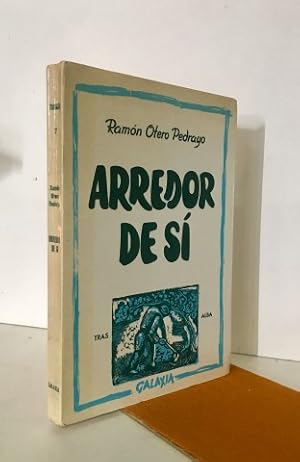 Arrededor de sí.