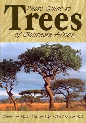 Image du vendeur pour Photo Guide to Trees of Southern Africa mis en vente par GreatBookPrices