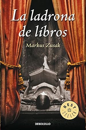 Seller image for La ladrona de libros / The Book Thief (Spanish Edition) by Zusak, Markus [Paperback ] for sale by booksXpress