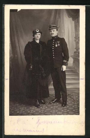 Carte postale Infanterie Soldat avec Eisernem Kreuz neben junger Dame