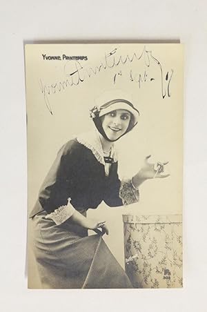 Carte postale photographique signée d'Yvonne Printemps