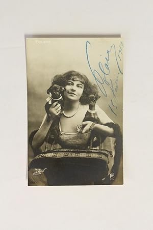 Carte postale photographique signée de Polaire