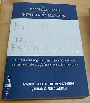 Seller image for Educar con inteligencia emocional. Traduccin Patricia Antn. Prlogo de Daniel Goleman for sale by Outlet Ex Libris