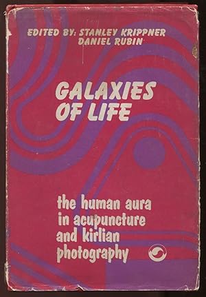 Bild des Verkufers fr Galaxies of Life: The Human Aura in Acupunture and Kirlian Photography zum Verkauf von Antikvariat Valentinska