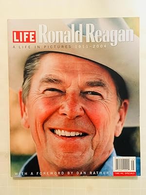 Immagine del venditore per Ronald Reagan: A Life in Pictures 1911 - 2004 [TIME INC. SPECIALS] venduto da Vero Beach Books