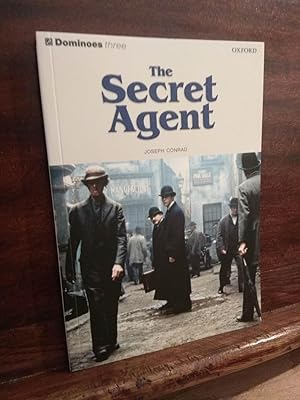 Image du vendeur pour The secret agent. Dominoes three mis en vente par Libros Antuano