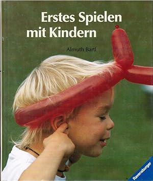 Bild des Verkufers fr Erstes Spielen mit Kindern. Mit Ill. von Marlies Rieper-Bastian und Fotos von Christiane Frschl. [Red.: Elke Dannecker] zum Verkauf von Schrmann und Kiewning GbR