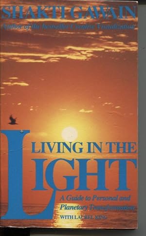 Immagine del venditore per LIVING IN THE LIGHT : A GUIDE TO PERSONAL AND PLANETARY TRANSFORMATION venduto da Dromanabooks