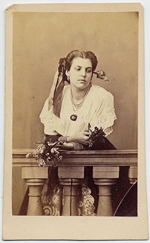 CDV Rome Very nice Pensive woman with flowers Original photo Costume 1870c S1334