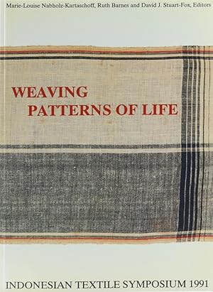 Bild des Verkufers fr Weaving Patterns of Life. Indonesian Textile Symposium 1991. zum Verkauf von Antiquariat Held