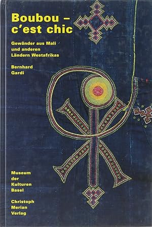 Bild des Verkufers fr Boubou - c'est chic. Gewnder aus Mali und anderen Lndern Westafrikas. Hrsg. vom Museum der Kulturen, Basel. bers. v. Sophia Mller. zum Verkauf von Antiquariat Held