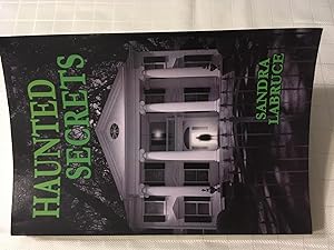 Immagine del venditore per Haunted Secrets [SIGNED] venduto da Vero Beach Books