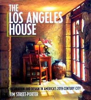 Immagine del venditore per The Los Angeles House: Decoration and Design in America's 20th-Century City venduto da LEFT COAST BOOKS