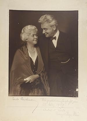 Fanny und Hugo Thimig. Originalfotografie (Bromsilbergelatine, links unten mit Prägestempel der F...