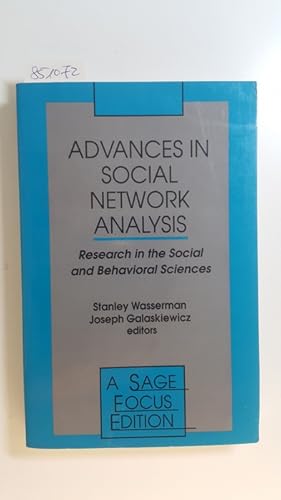 Imagen del vendedor de Advances in social network analysis : research in the social and behavioral sciences a la venta por Gebrauchtbcherlogistik  H.J. Lauterbach