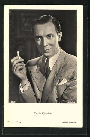 Imagen del vendedor de Ansichtskarte Schauspieler Erich Fiedler im Anzug mit Zigarette in der Hand a la venta por Bartko-Reher