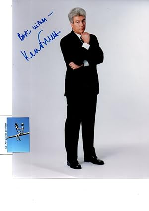 Original Farbfoto. [signiert] Auf dem Foto von Follett mit 'Best wishes Ken Follett' voll signiert.