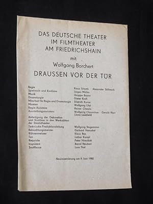 Bild des Verkufers fr Programmheft Deutsches Theater im Filmtheater am Friedrichshain 1981/82. DRAUSSEN VOR DER TR von Borchert. Insz.: Klaus Erforth/ Alexander Stillmark, Spielraum/ Kostme: Jrgen Mller, Musik: Gruppe Bayon. Mit Thomas Neumann, Heidrun Perdelwitz, Peter Reusse, Erhard Marggraf, Margarete Taudte, Ursula Staack, Lothar Dimke, Elsa Grube-Deister zum Verkauf von Fast alles Theater! Antiquariat fr die darstellenden Knste