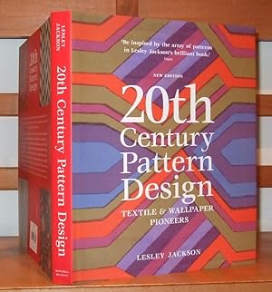 Bild des Verkufers fr 20th Century Pattern Design: Textile & Wallpaper Pioneers. Lesley Jackson zum Verkauf von George Jeffery Books