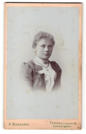 Immagine del venditore per Fotografie H. Burghard, Torgau, Portrait blonde junge Schnheit mit Halskette venduto da Bartko-Reher