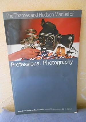 Bild des Verkufers fr Manual of Professional Photography (The Thames & Hudson Manuals) zum Verkauf von AnimaLeser*Antiquariat